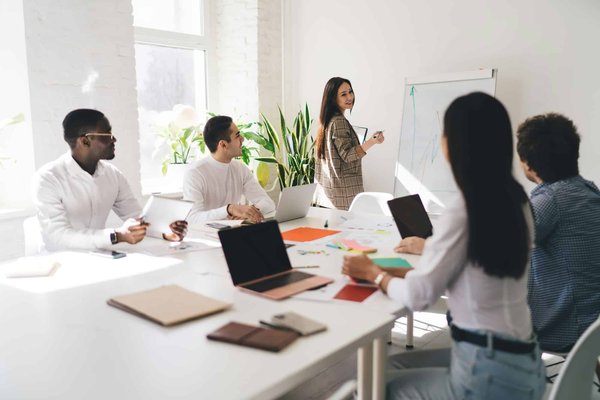 Quelles sont les meilleures stratégies pour réduire les frais bancaires ?